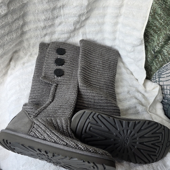 Ugg Australia Classic Cardy Triple Button Gray Knit Slip On Boots #5819 Size 7 - Picture 2 of 11